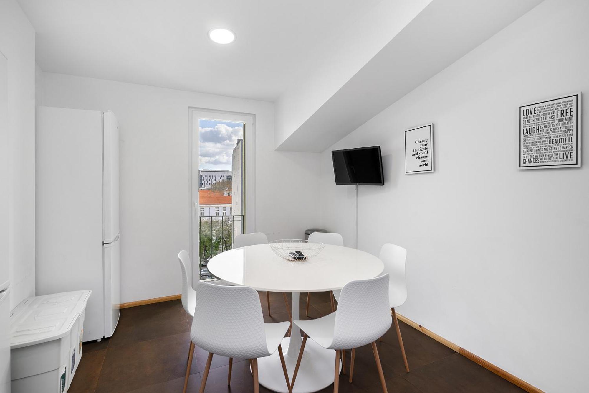 Whome Urban Tech Retreat, Modern Hubs For Remote Living 리스본 외부 사진